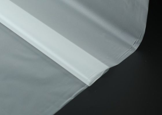 Un buon prezzo. Film di laminazione a caldo in PET di larghezza 900 mm per stampaggio a caldo e rivestimento UV 3 pollici di core di carta resistente agli graffi in linea