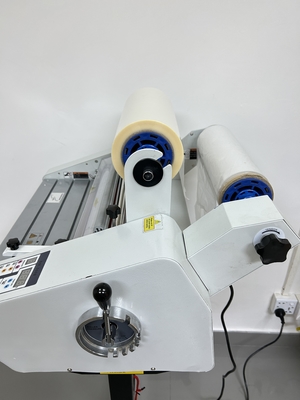 Good price Sistema di rivestimento di rilascio di BOPP ad alta trasparenza eco-circolare con un contenuto di PCR ultra-basso e del 92% per scatole rigide di lusso in linea